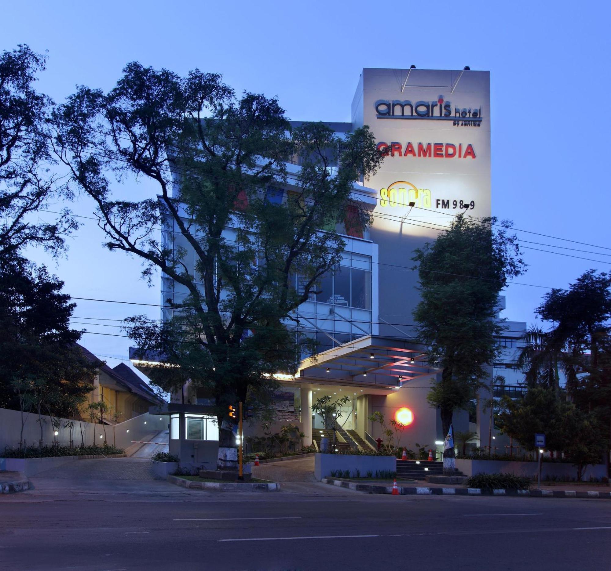 Amaris Hotel Pemuda Semarang Exterior foto